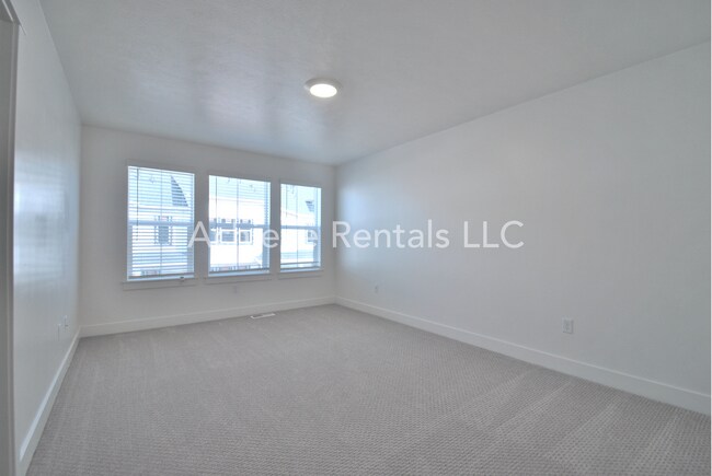 Building Photo - 554 S 1225 W