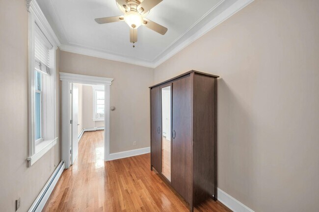 Building Photo - 47 47th St