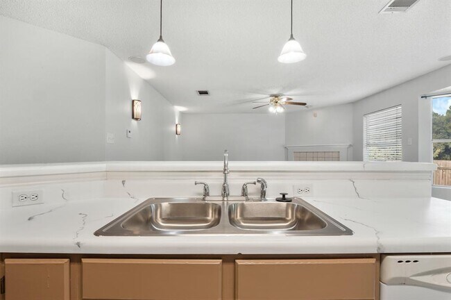 Building Photo - 2012 E Gann Hill Dr