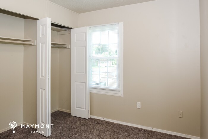 Building Photo - 2115 Fernbrook Dr NE
