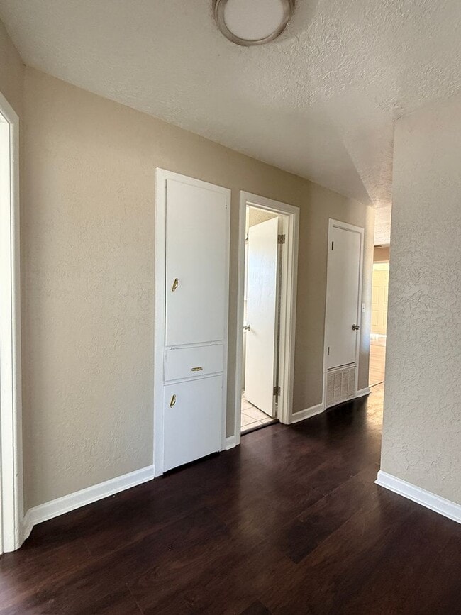 Building Photo - Spacious 3 Bed 1 Bath - Burkburnett