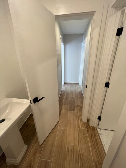 Building Photo - 20301 Cohasset St