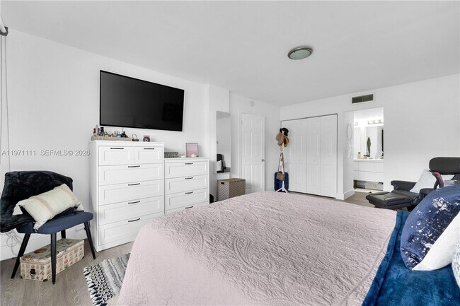 Building Photo - 830 NW 87th Ave