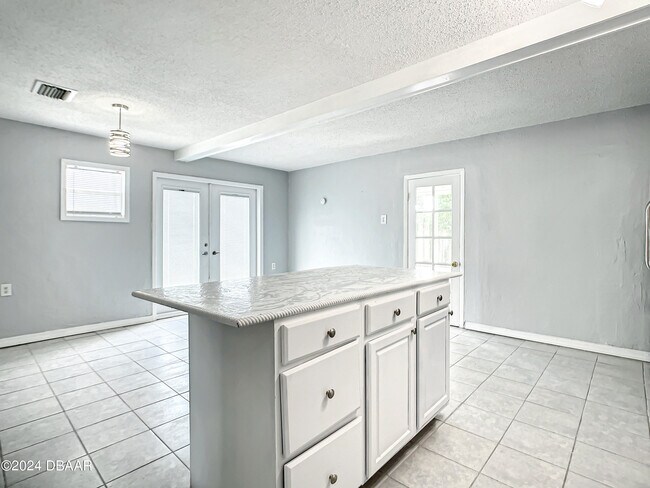 Building Photo - 152 Ponce De Leon Dr