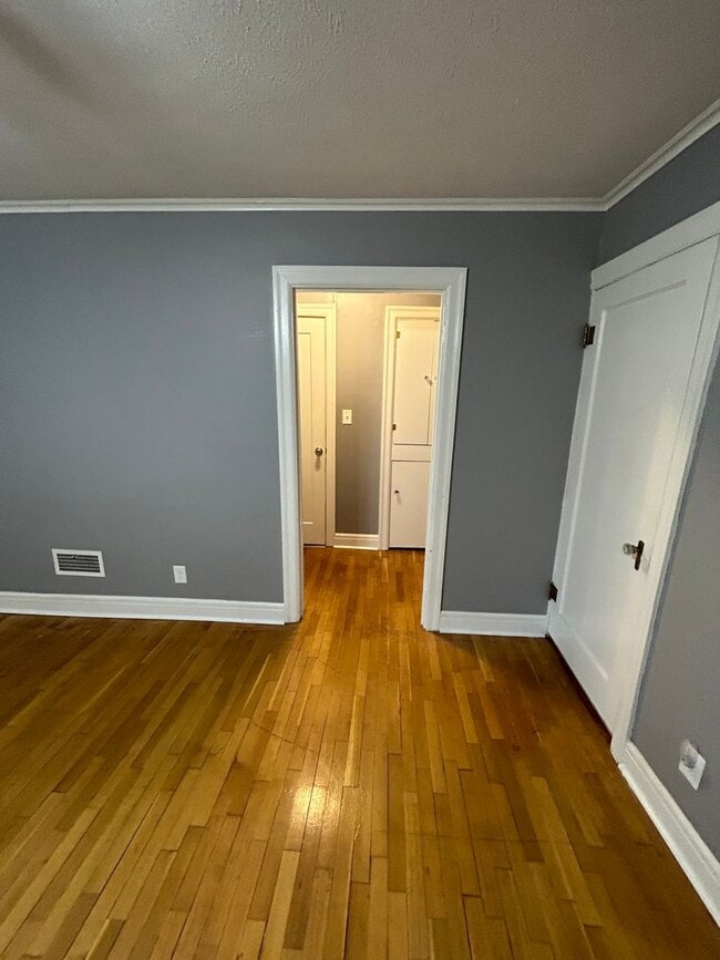 Building Photo - 3 Story Home Available Now Near Campus!