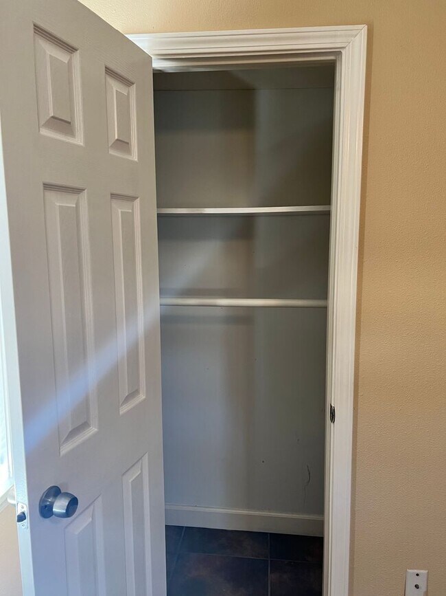 Building Photo - Introducing our 2 bedroom / 1 Bathroom Duplex For Rent in Beaumont, TX