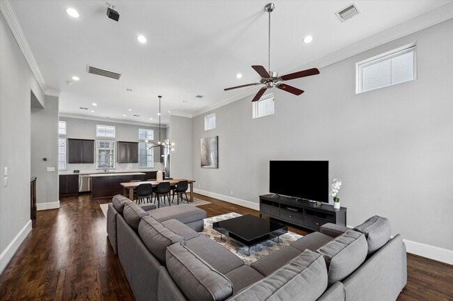 Building Photo - 1242 W 23rd St