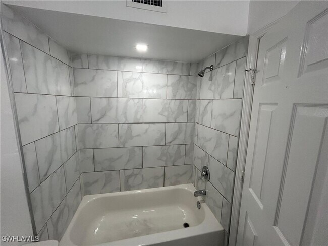 Building Photo - 2937 Winkler Ave