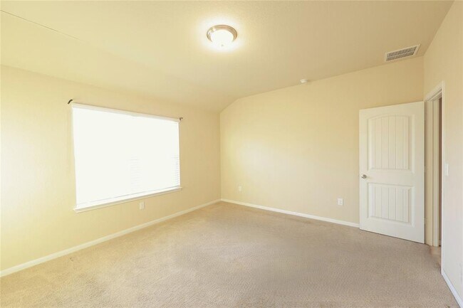 Building Photo - 1525 Maier Dr