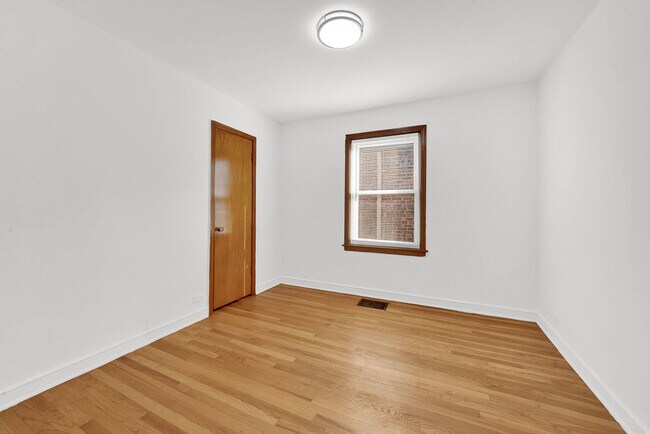 Building Photo - 5527 S Mason Ave