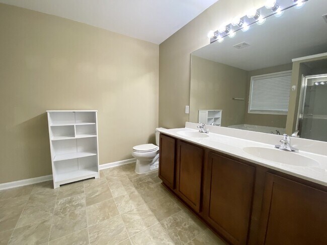 Building Photo - Five Bedroom Single Family Home in Cypress Ridge!
