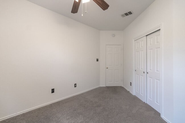 Building Photo - 702 Pampas Ricas Dr