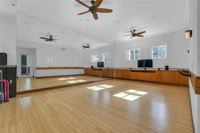 Building Photo - 3235 NE 184th St