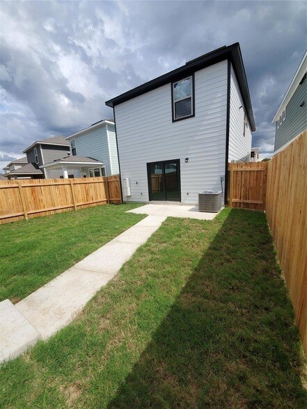 Building Photo - 1717 Fountain Bridge Dr