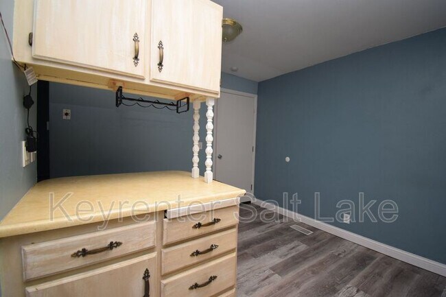 Building Photo - 3215 S 4400 W