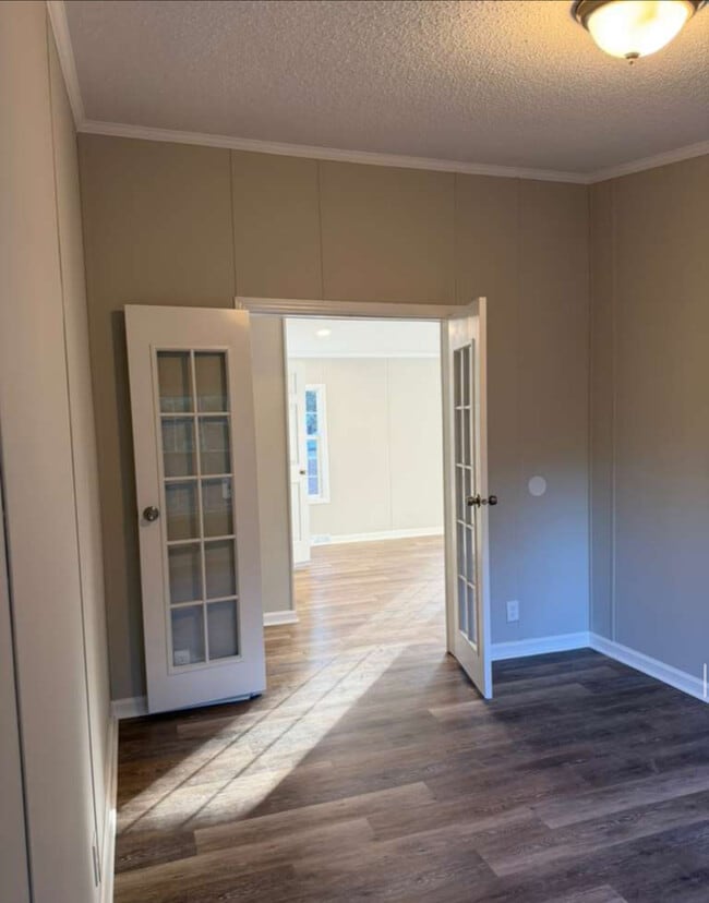 Building Photo - 379 Brookside Dr