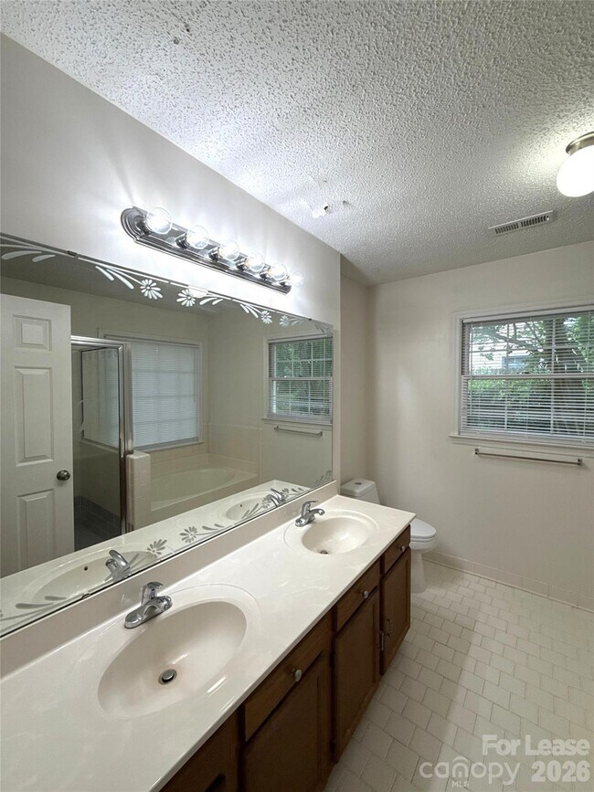 Building Photo - 13500 Stephendale Dr