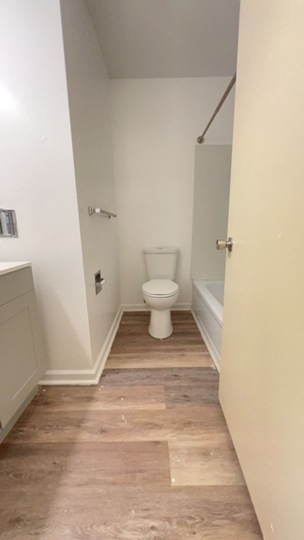 Building Photo - Oak Grove Village Apartments- Close to Lew...