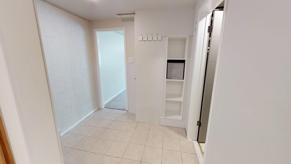 Building Photo - 409 S 11th