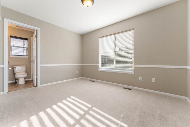 Building Photo - The Hearth of Highlands Ranch - 3bed + off...