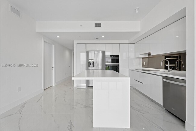 Building Photo - 1170 E Hallandale Beach Blvd