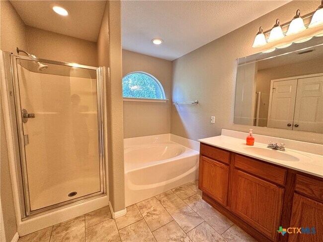 Building Photo - 2029 Northview Dr
