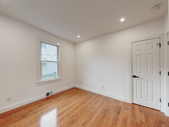 Building Photo - 44 Wallace Row