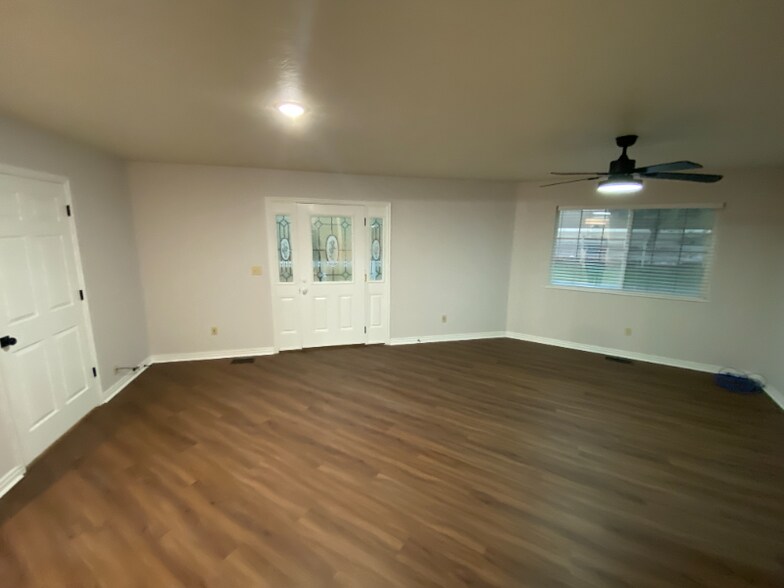 Building Photo - 2265 S Linda Wy