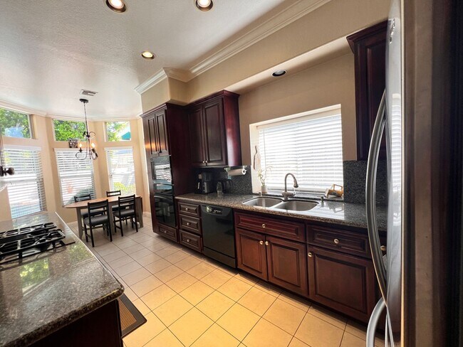 Building Photo - Scripps Ranch 4 bedroom 3 bath with Solar/...