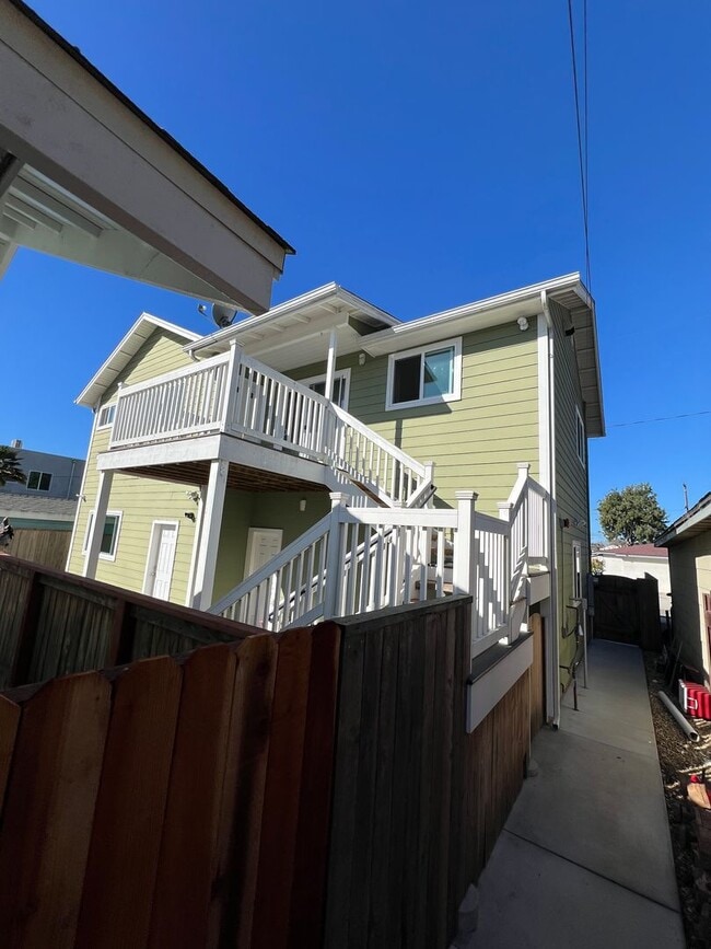 Building Photo - 103 S Santa Rosa St