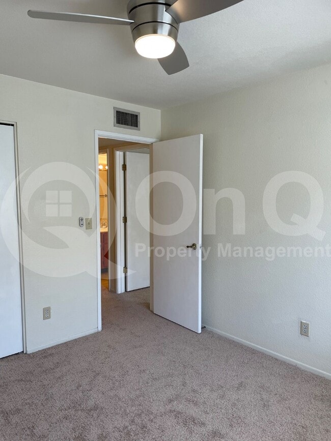 Building Photo - 3117 E Oasis De Palmeras