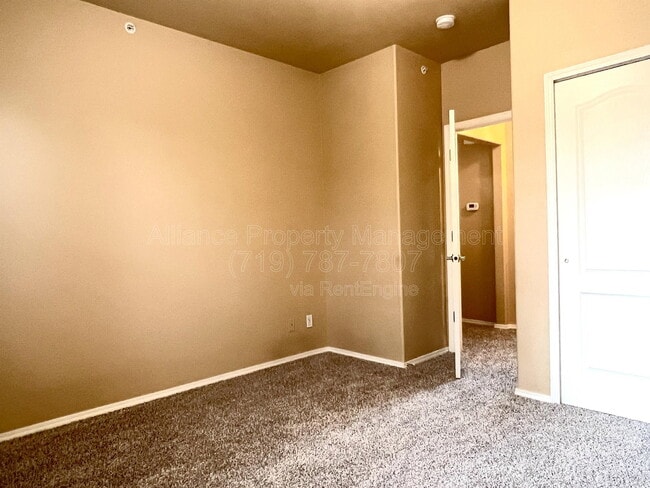 Building Photo - 3380 Apogee View