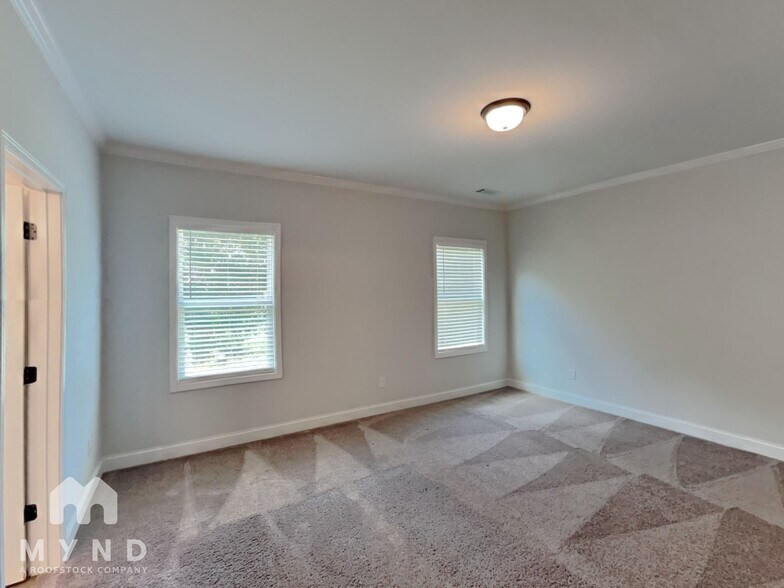 Building Photo - 2555 Whistler Wy NE