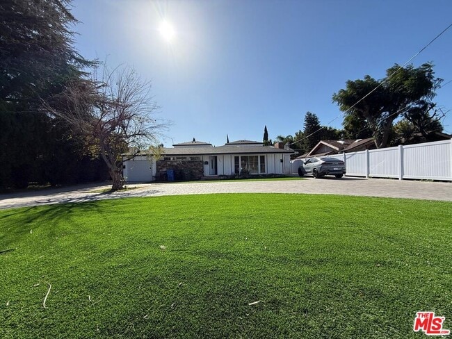 Building Photo - 15962 Gault St