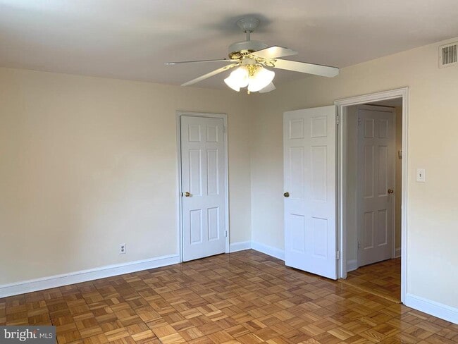 Building Photo - 26 S Old Glebe Rd