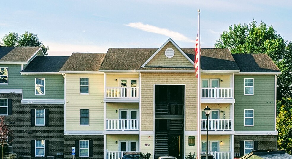 Primary Photo - Creekside Crossing Apartments