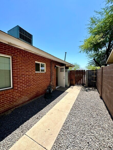 Building Photo - 1640 W Osborn Rd