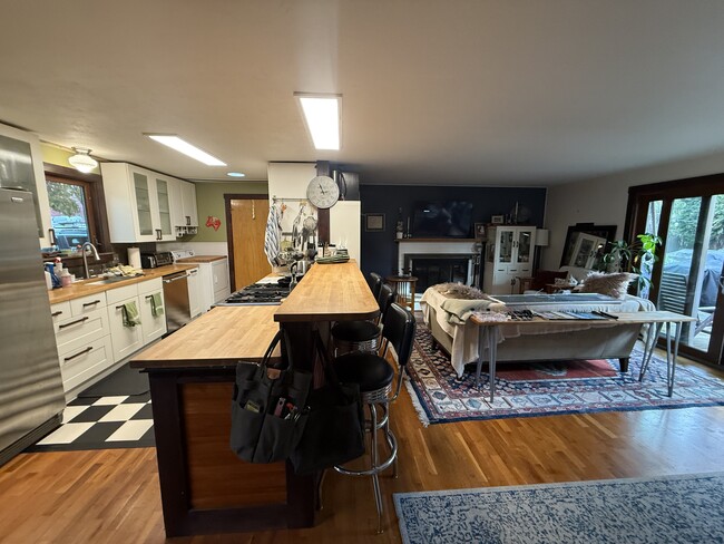 Building Photo - 1709 Avalon Pl