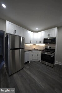 Building Photo - 2748 E Venango St