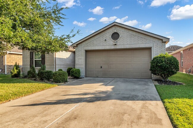 Building Photo - 1608 Pointe Leone