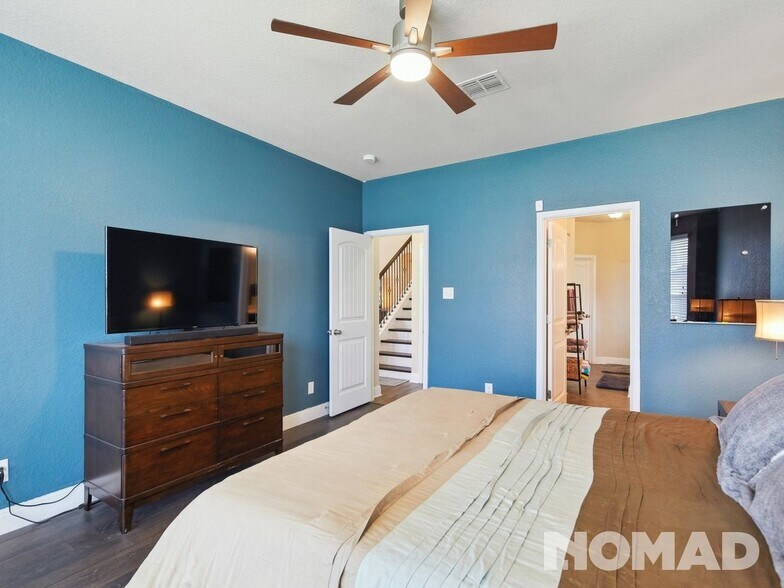 Building Photo - 6044 Akin Song