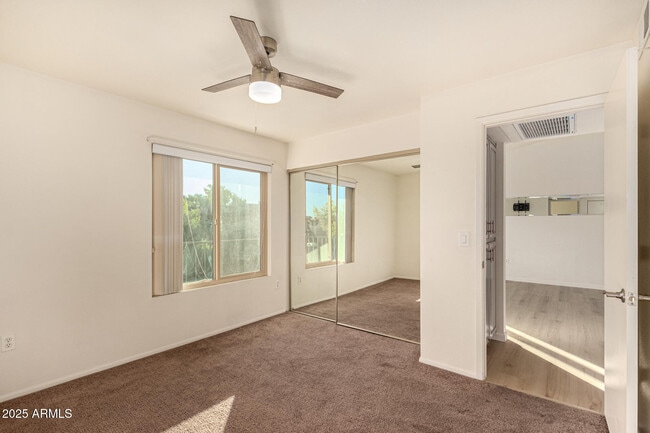 Building Photo - 461 W Holmes Ave