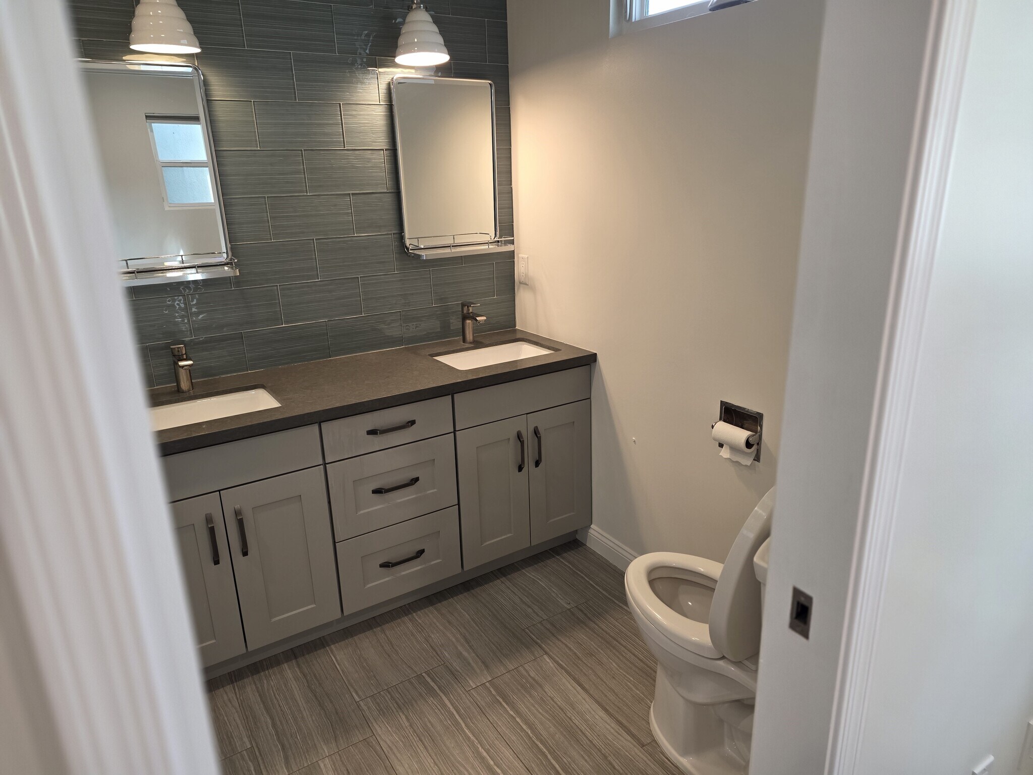 Building Photo - 425 Western Ave