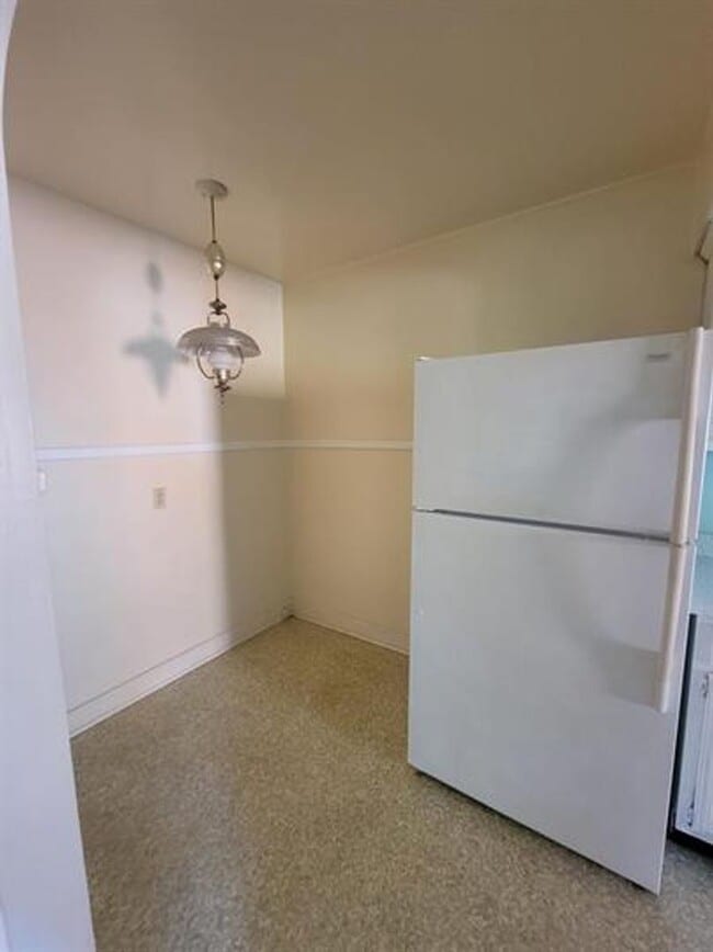 Building Photo - 805 Somerset Dr
