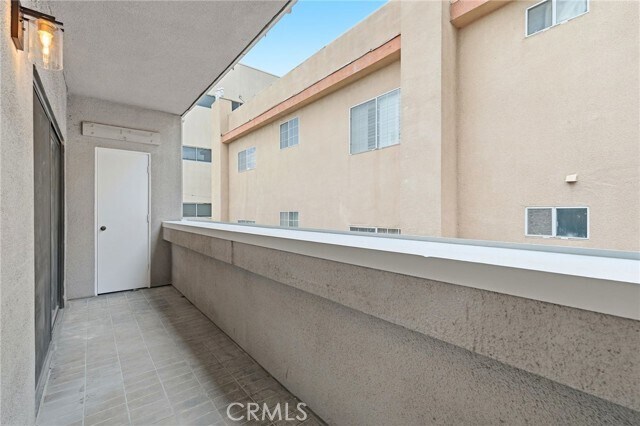 Building Photo - 2219 S Bentley Ave