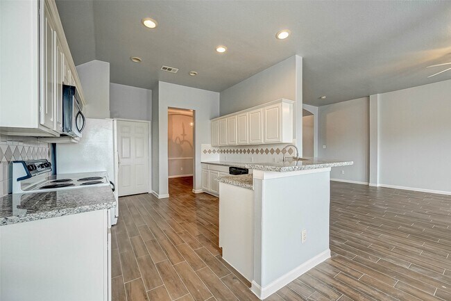 Building Photo - 3306 Stratford Pointe Dr