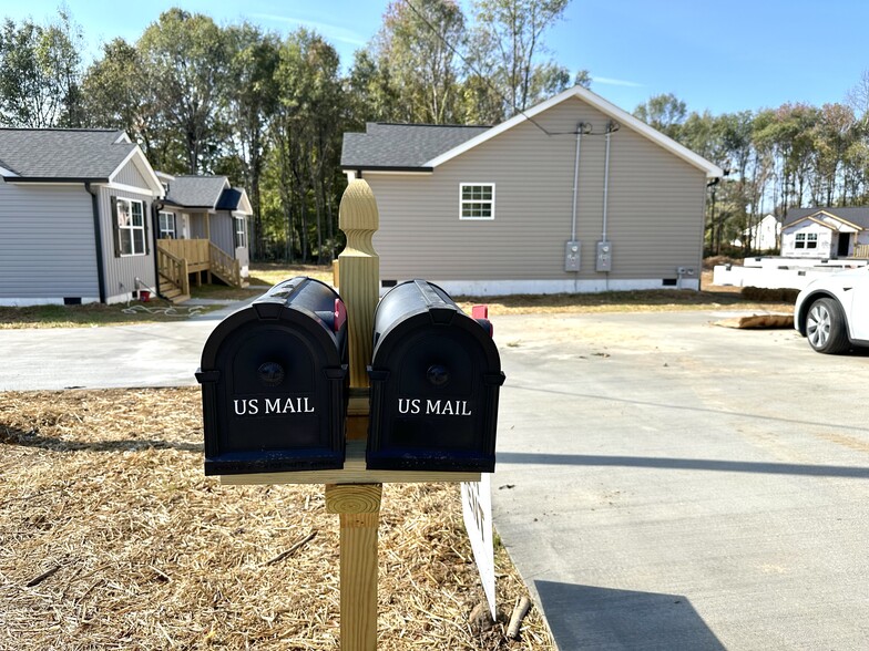 Building Photo - 1692 Walton St