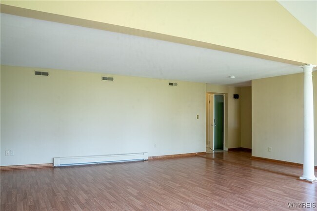 Building Photo - 102 Brooklane Dr