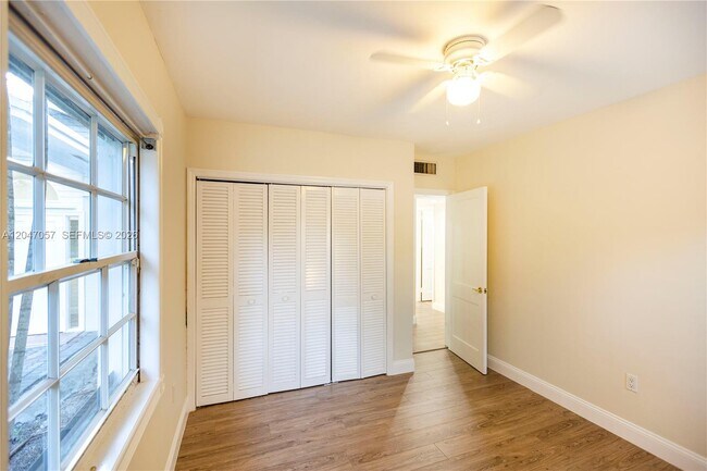 Building Photo - 5451 SW 80th St