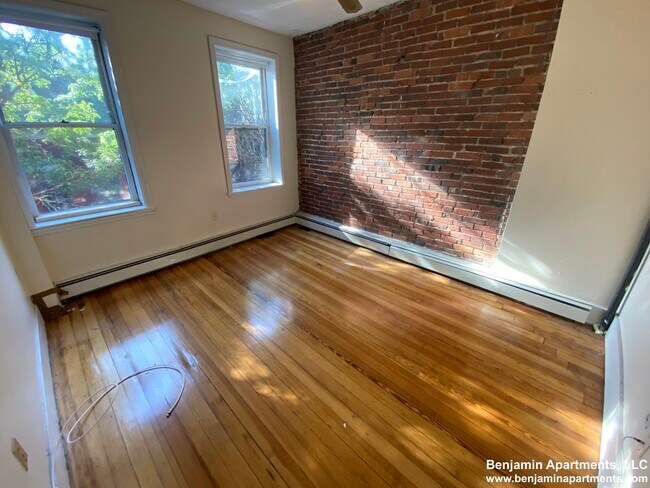 Building Photo - 48 Garden St